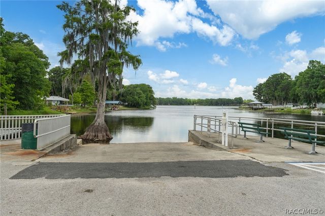8845 E Washington Lane, Floral City, FL 34436