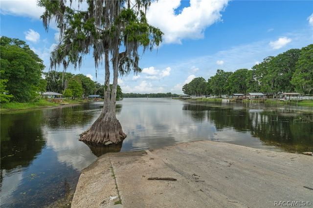 8845 E Washington Lane, Floral City, FL 34436