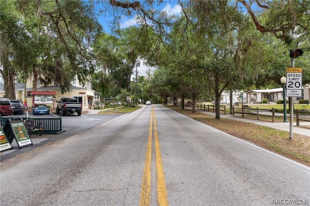 8845 E Washington Lane, Floral City, FL 34436