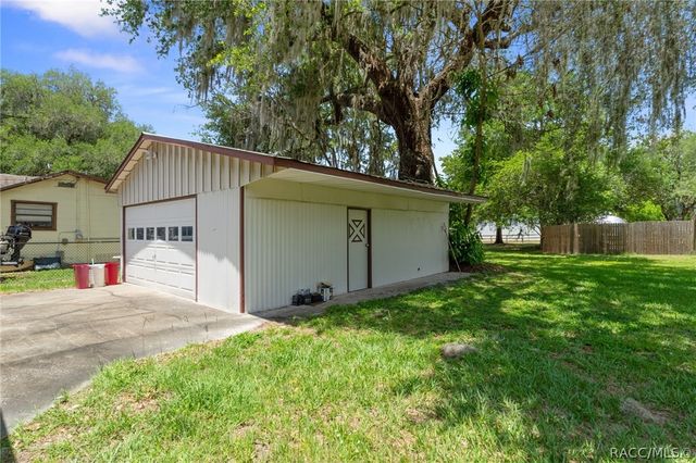 8845 E Washington Lane, Floral City, FL 34436