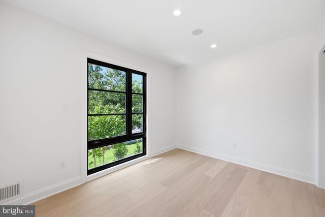 7049 WESTERN AVE NW, Washington, DC 20015