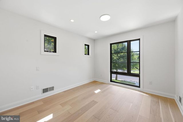 7049 WESTERN AVE NW, Washington, DC 20015