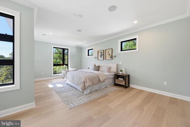 7049 WESTERN AVE NW, Washington, DC 20015