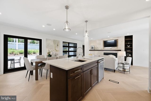 7049 WESTERN AVE NW, Washington, DC 20015