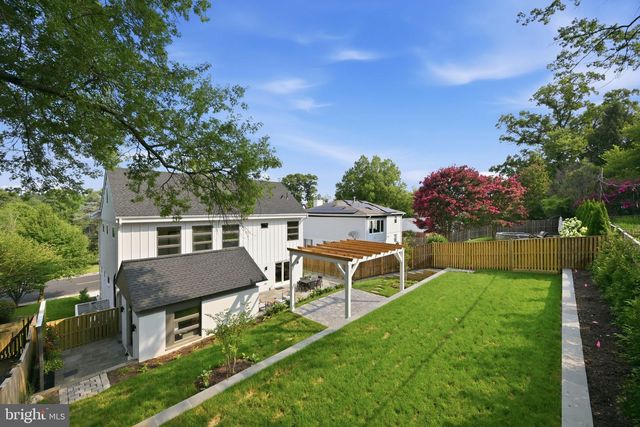 7049 WESTERN AVE NW, Washington, DC 20015