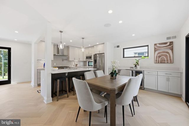 7049 WESTERN AVE NW, Washington, DC 20015