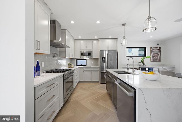 7049 WESTERN AVE NW, Washington, DC 20015