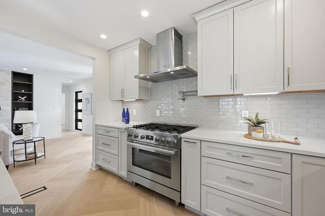 7049 WESTERN AVE NW, Washington, DC 20015