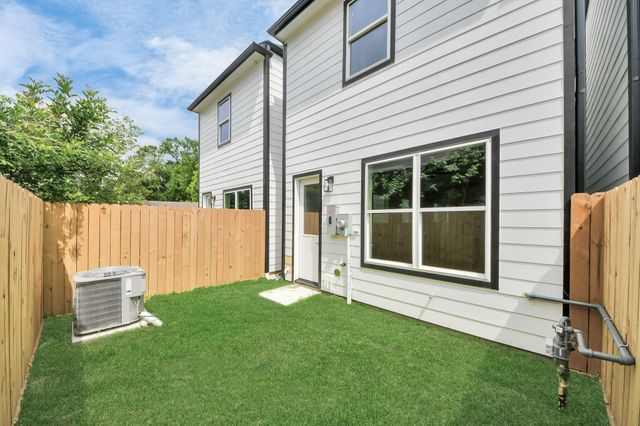 5029 Broom Street B, Houston, TX 77091