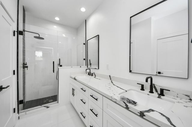 5029 Broom Street B, Houston, TX 77091