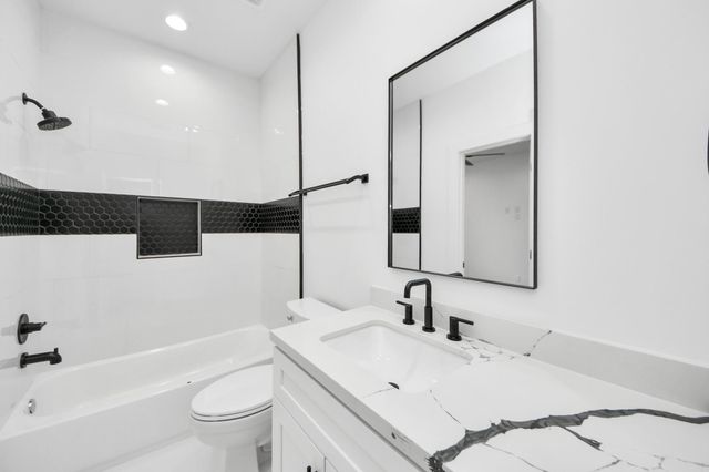 5029 Broom Street B, Houston, TX 77091