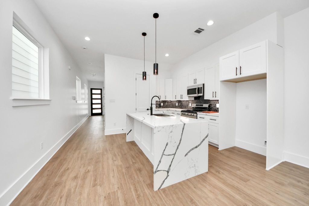 5029 Broom Street B, Houston, TX 77091