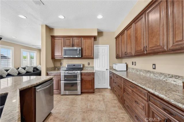 27708 Carlton Oaks Street, Murrieta, CA 92562