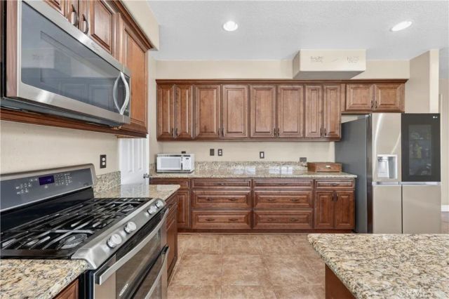 27708 Carlton Oaks Street, Murrieta, CA 92562