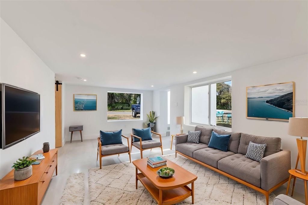 Image 10 of property listing at 833 E 12TH AVENUE, New Smyrna Beach, FL 32169