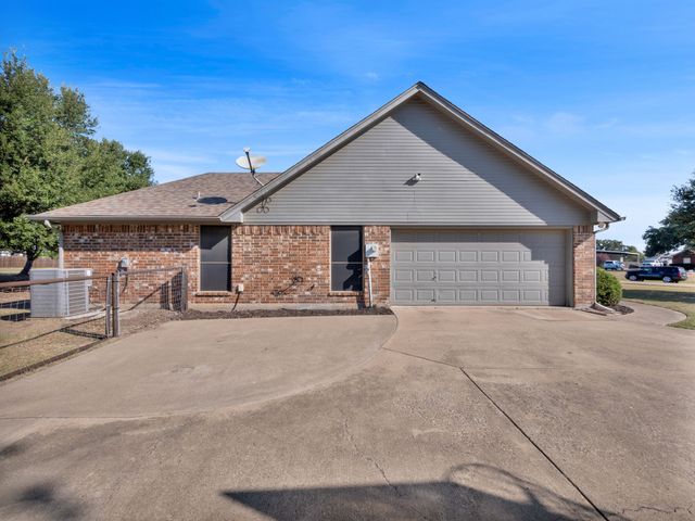 1020 Oak Hollow Lane, Combine, TX 75159