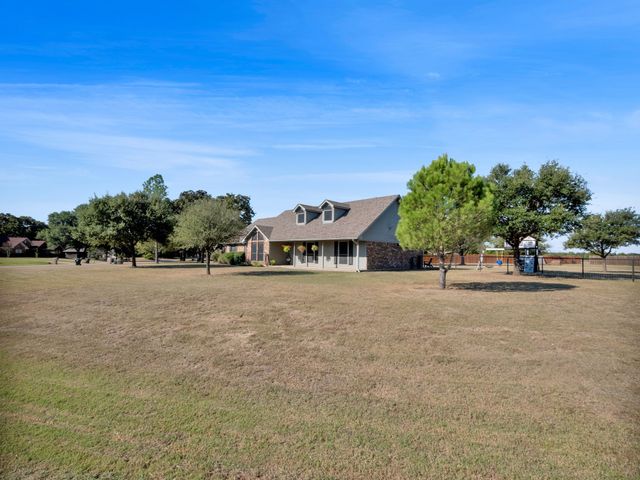 1020 Oak Hollow Lane, Combine, TX 75159
