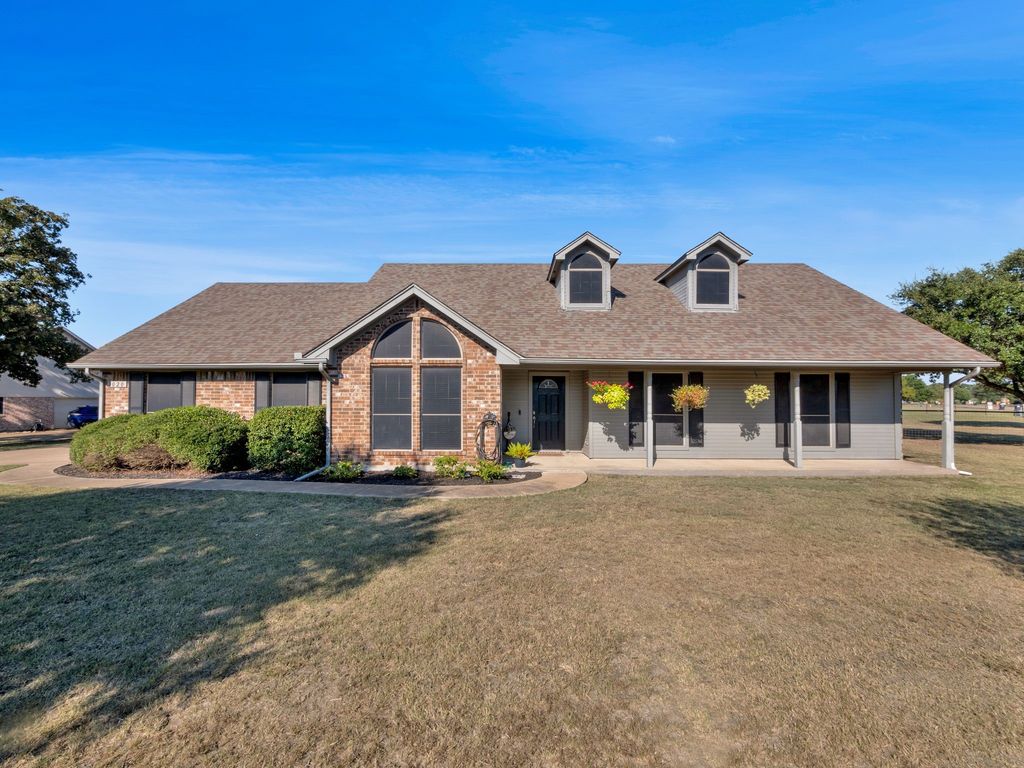 1020 Oak Hollow Lane, Combine, TX 75159