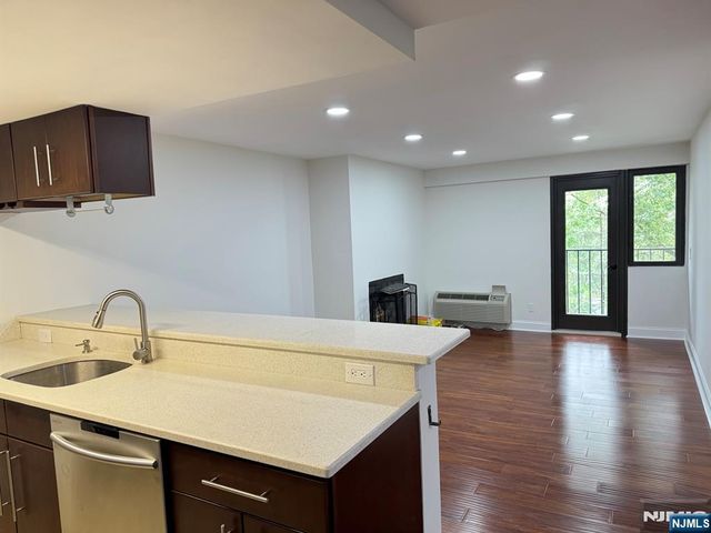 55 Clinton 502, Hackensack, NJ 07601