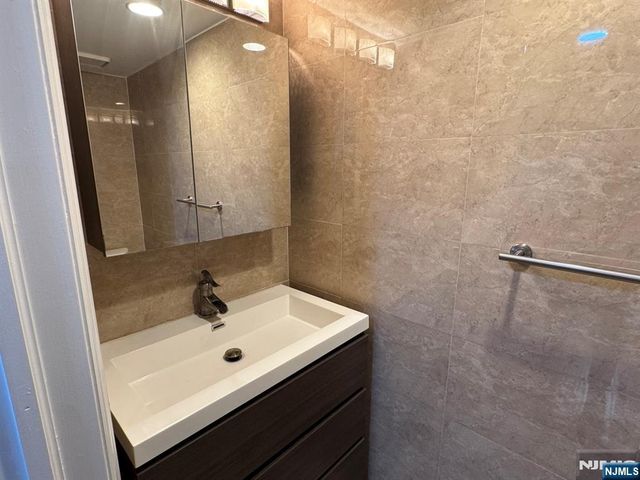 55 Clinton 502, Hackensack, NJ 07601