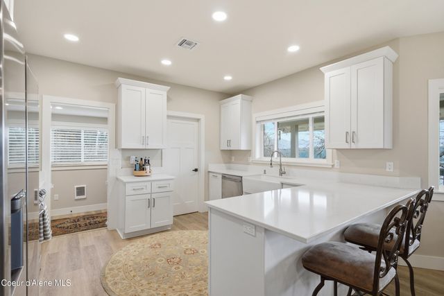 312 Ellisport St, Hope, ID 83836