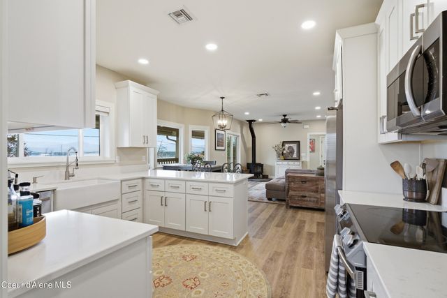 312 Ellisport St, Hope, ID 83836
