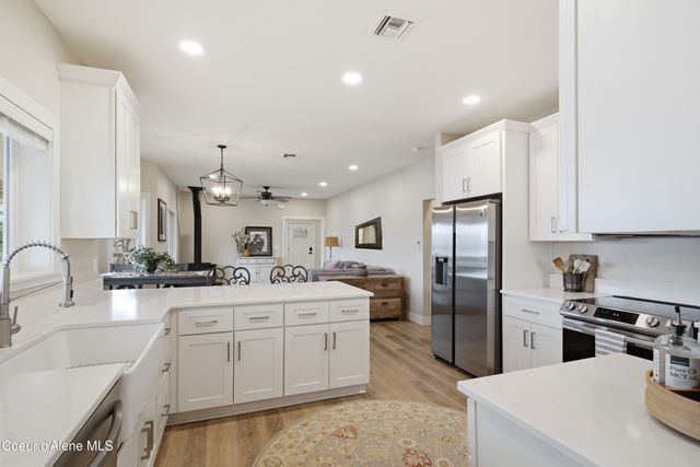 312 Ellisport St, Hope, ID 83836