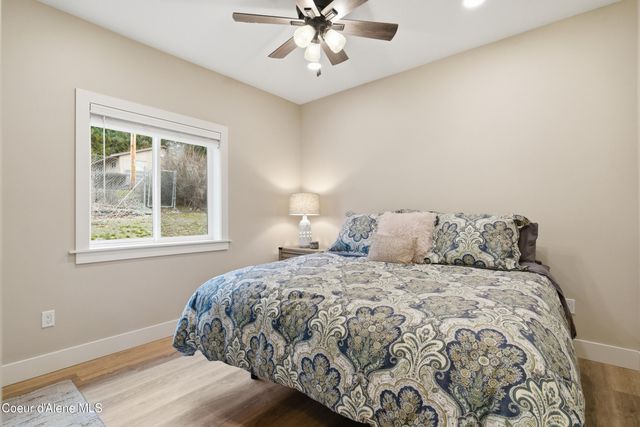 312 Ellisport St, Hope, ID 83836