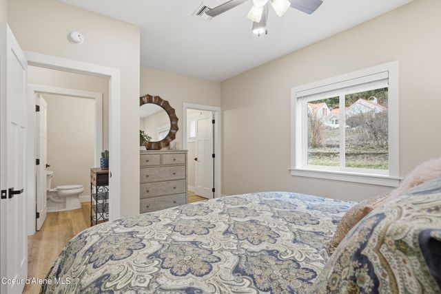 312 Ellisport St, Hope, ID 83836