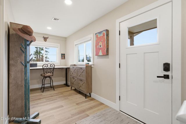 312 Ellisport St, Hope, ID 83836