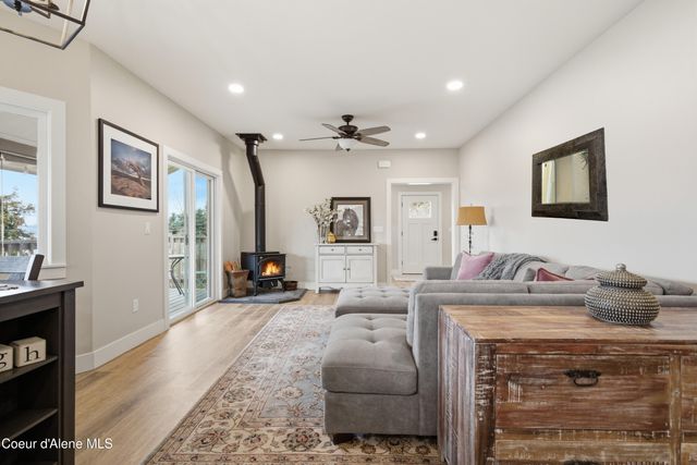 312 Ellisport St, Hope, ID 83836