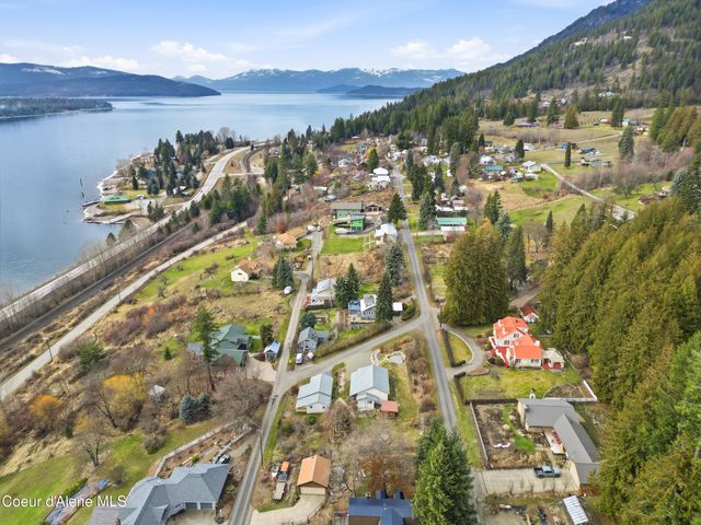 312 Ellisport St, Hope, ID 83836
