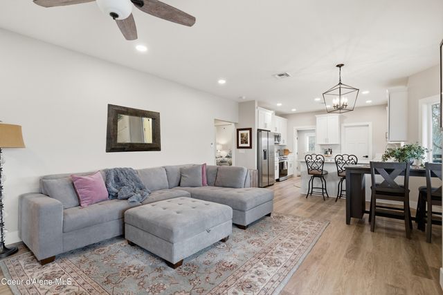 312 Ellisport St, Hope, ID 83836