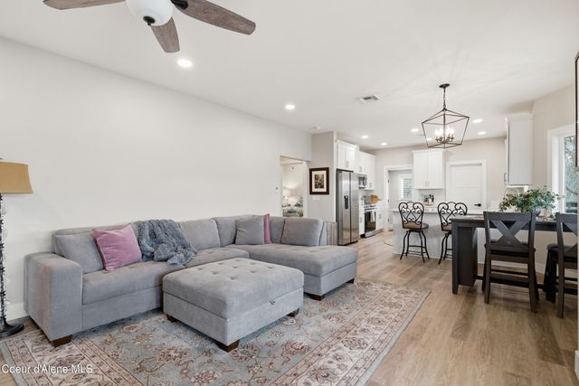 312 Ellisport St, Hope, ID 83836