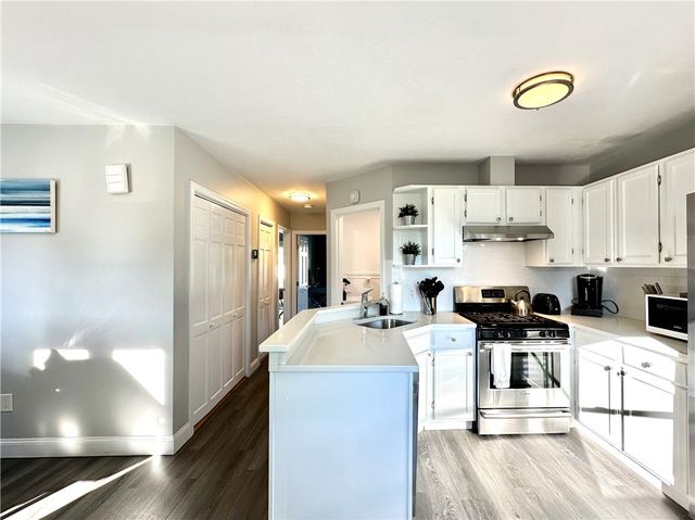 90 Wolcott Avenue 1, Middletown, RI 02842