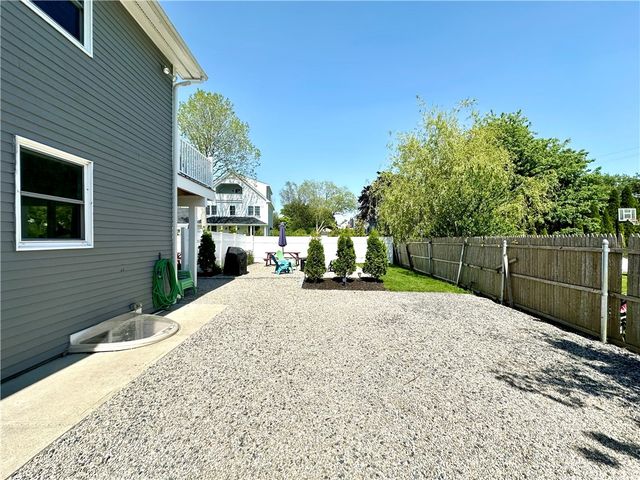 90 Wolcott Avenue 1, Middletown, RI 02842