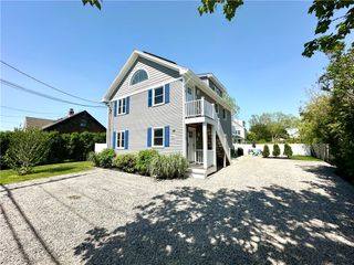 90 Wolcott Avenue 1, Middletown, RI 02842