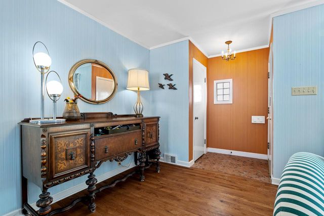 2112 Markham STREET, Manitowoc, WI 54220