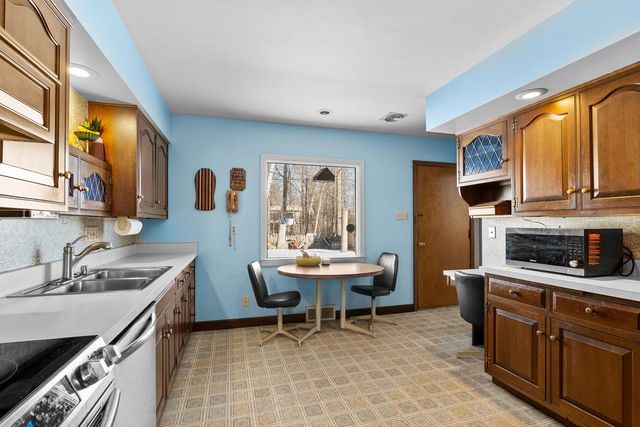 2112 Markham STREET, Manitowoc, WI 54220