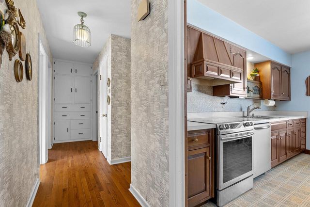 2112 Markham STREET, Manitowoc, WI 54220