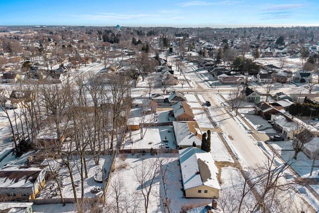 2112 Markham STREET, Manitowoc, WI 54220