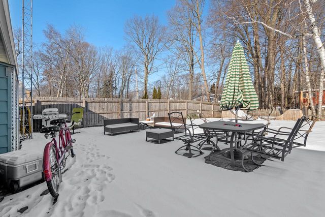 2112 Markham STREET, Manitowoc, WI 54220