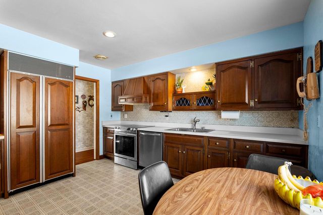 2112 Markham STREET, Manitowoc, WI 54220