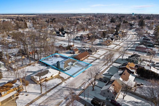 2112 Markham STREET, Manitowoc, WI 54220