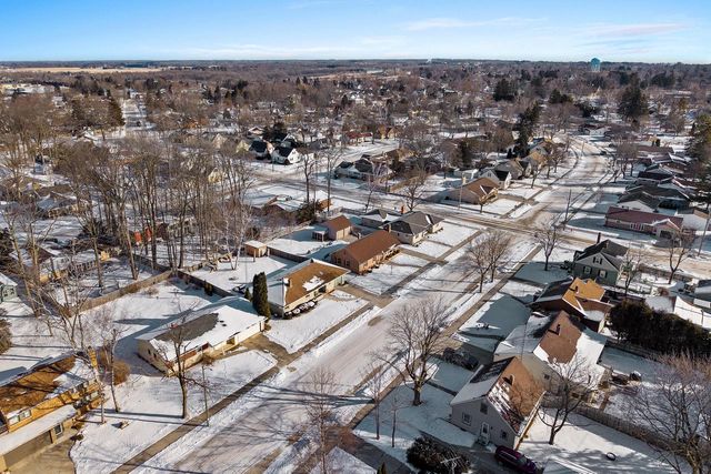 2112 Markham STREET, Manitowoc, WI 54220