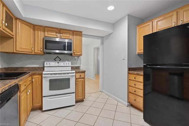 806 S Grosvenor CT, Virginia Beach, VA 23462