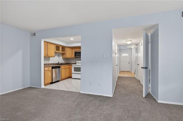 806 S Grosvenor CT, Virginia Beach, VA 23462