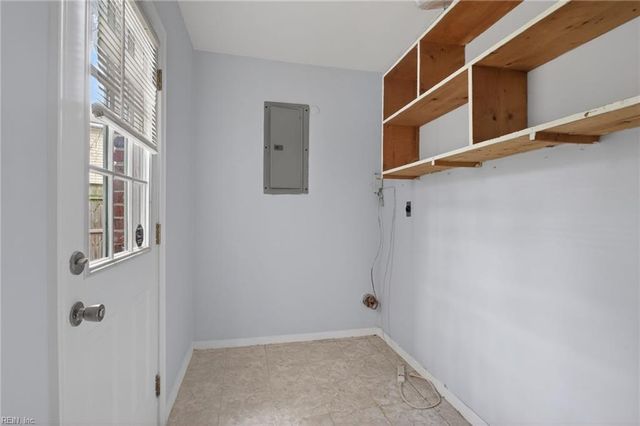 806 S Grosvenor CT, Virginia Beach, VA 23462