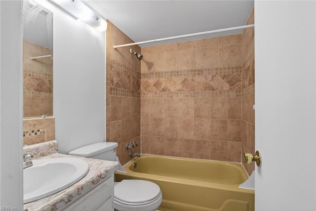 806 S Grosvenor CT, Virginia Beach, VA 23462