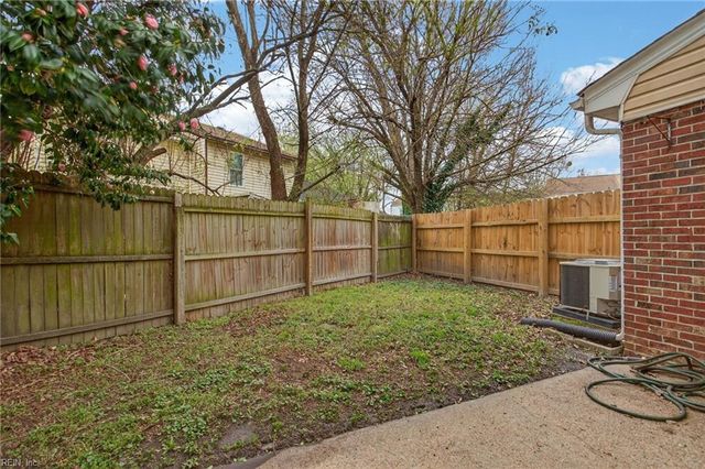 806 S Grosvenor CT, Virginia Beach, VA 23462